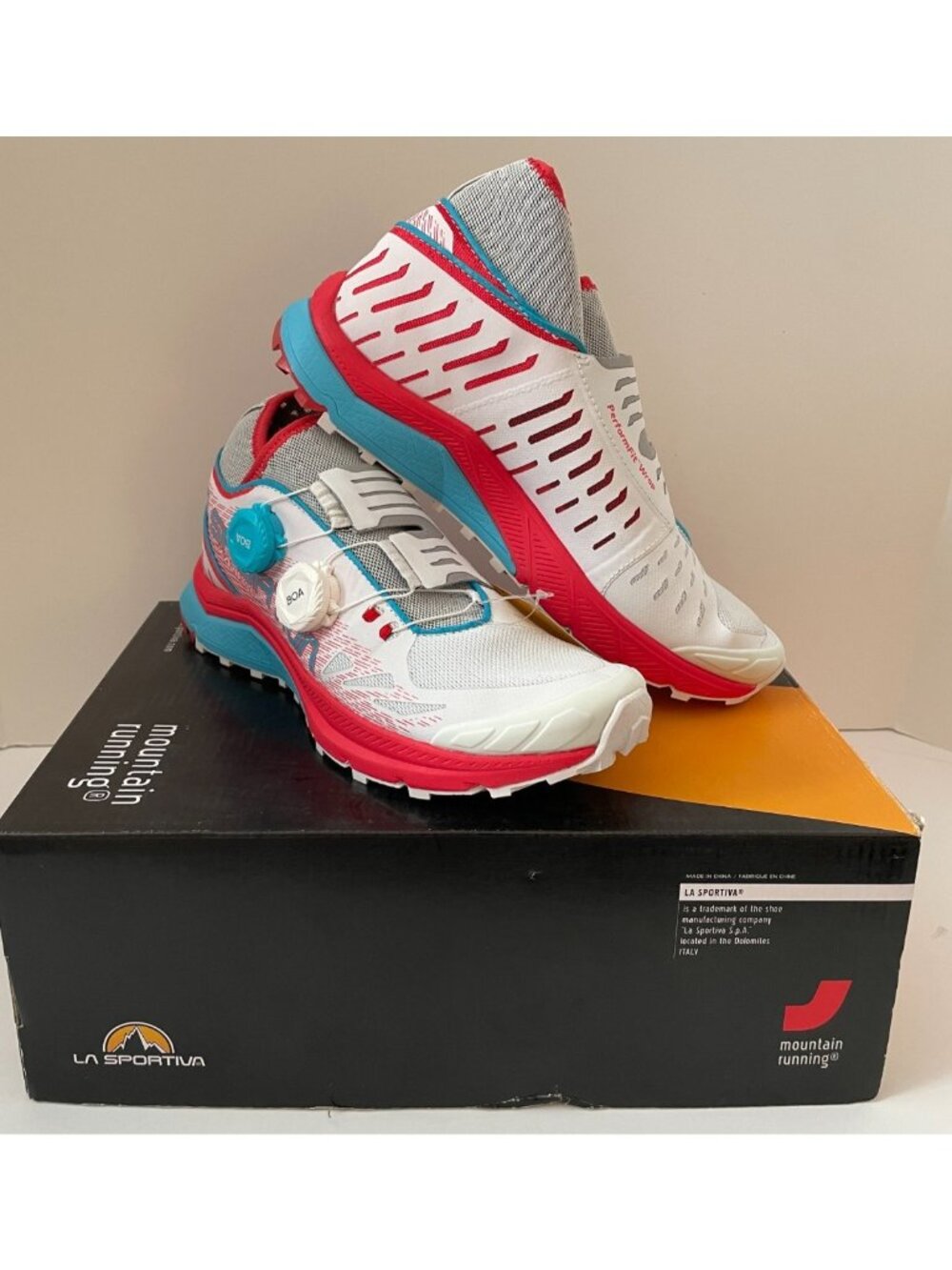 La Sportiva Jackal II Boa Women Size 9.5 Mountain Running Shoes Hibiscus - NEW